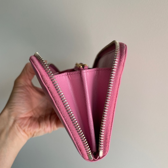 Authentic Prada Saffiano zippy wallet - Picture 5 of 16